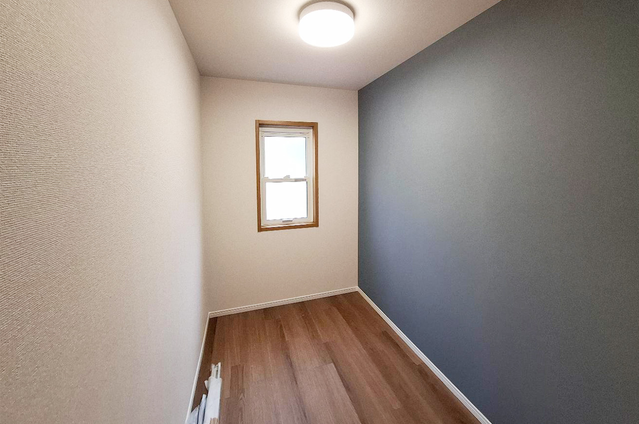 納戸：納戸にも窓があります。