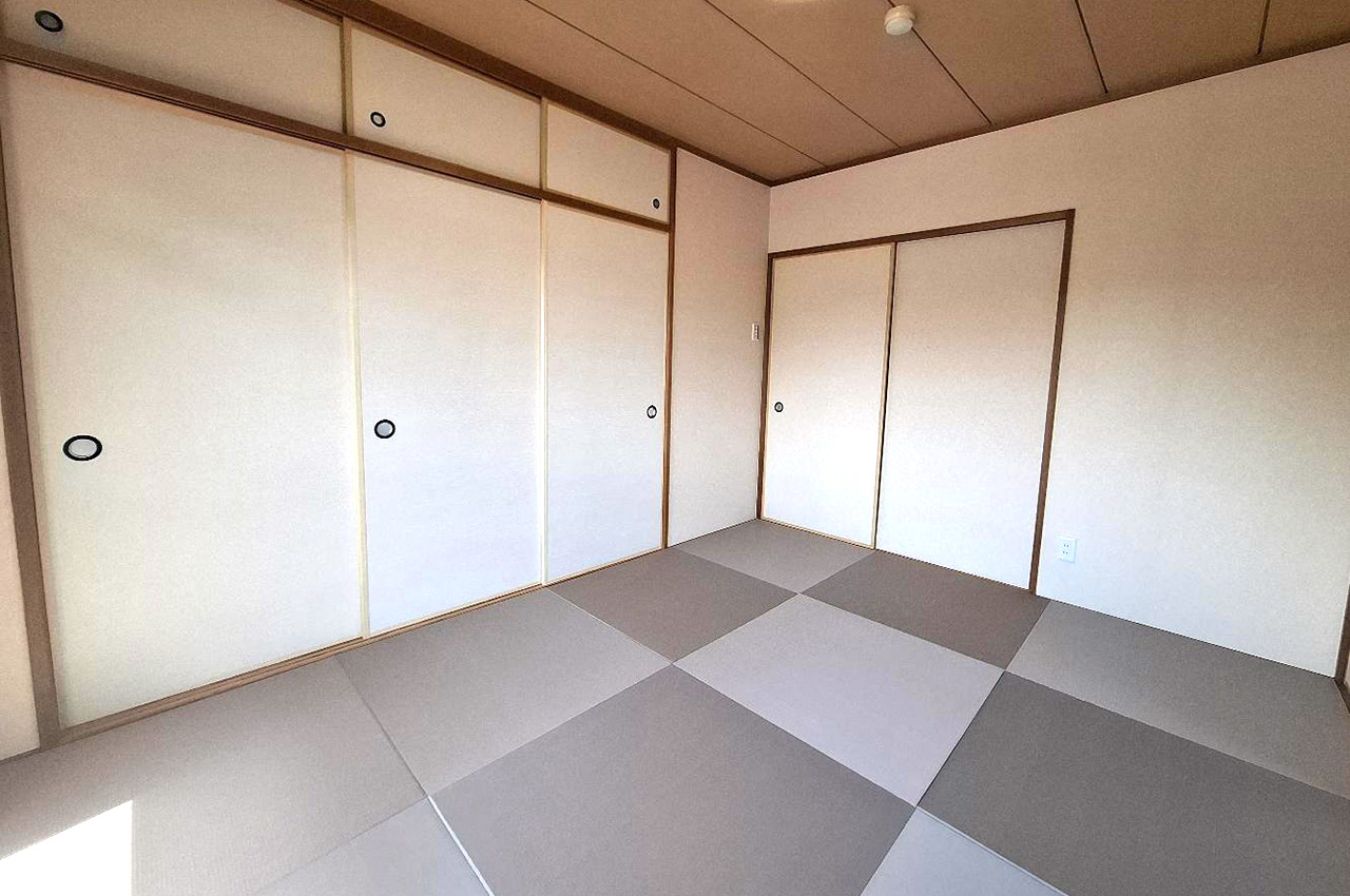 6帖の和室は、半帖畳を新調するなど美しく落ち着きのある空間にリフォームしました。