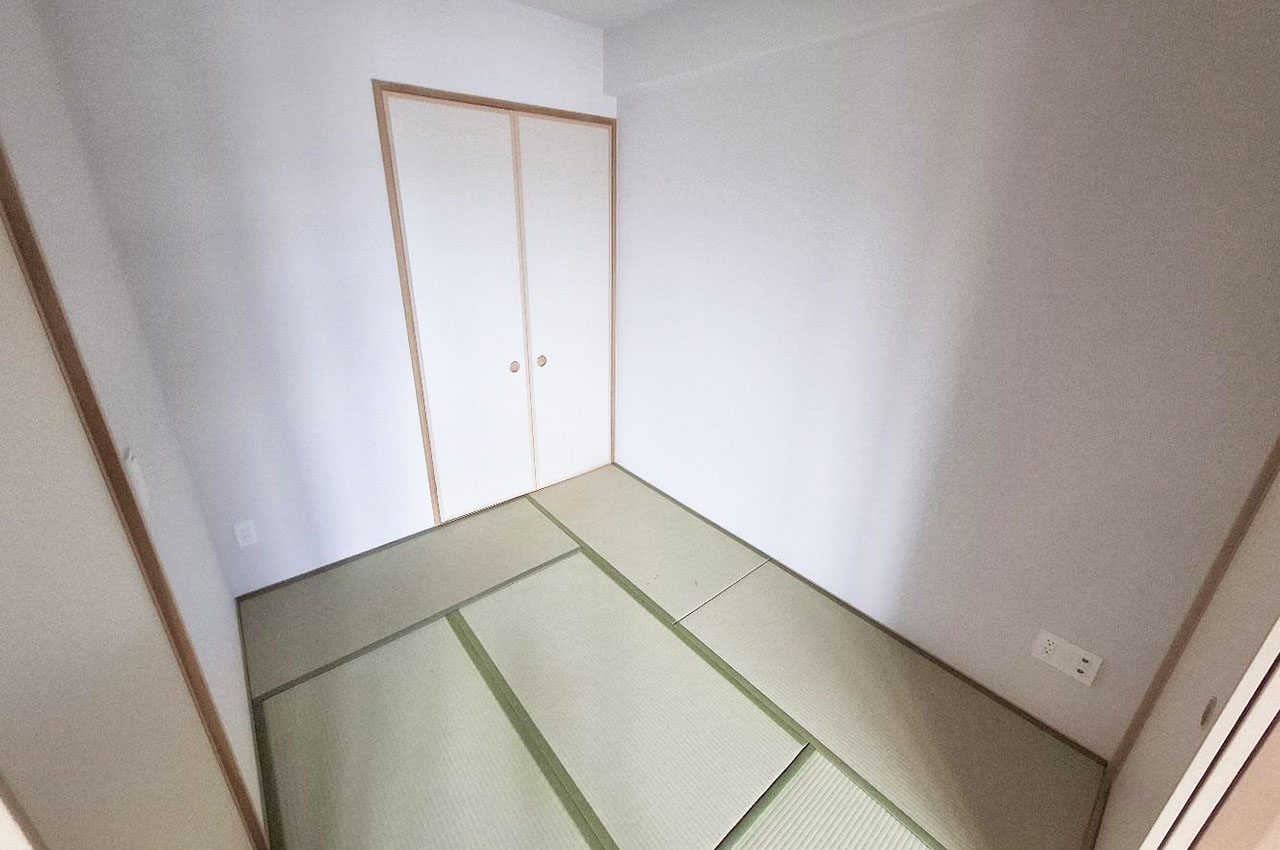 リビング横の和室。寝室や客間としても使える落ち着きのあるお部屋です。