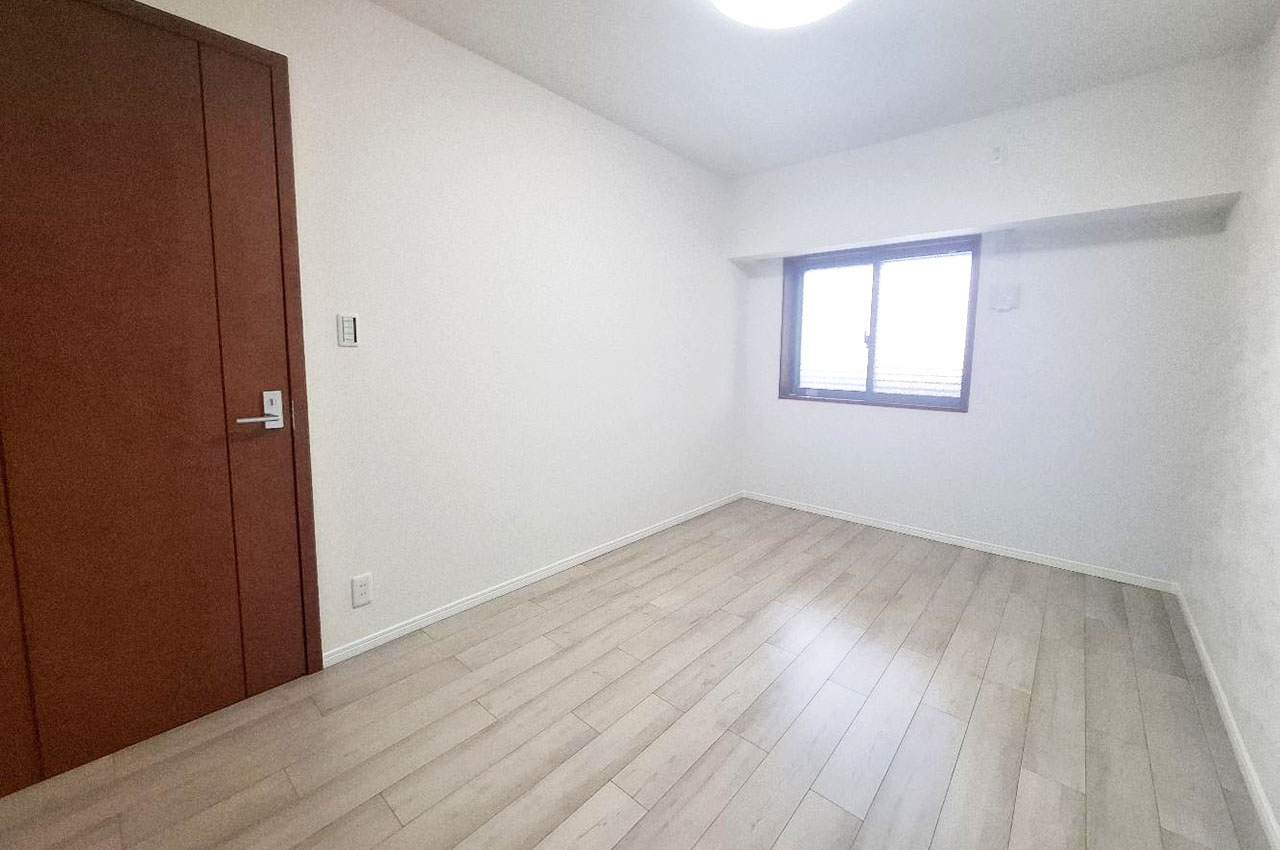 きれいになった約7帖の洋室①は、主寝室におすすめのゆったりとしたお部屋です。