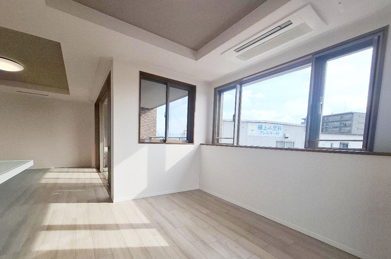 リビング内には、パナソニック製の天井埋め込みエアコンを新調しました。