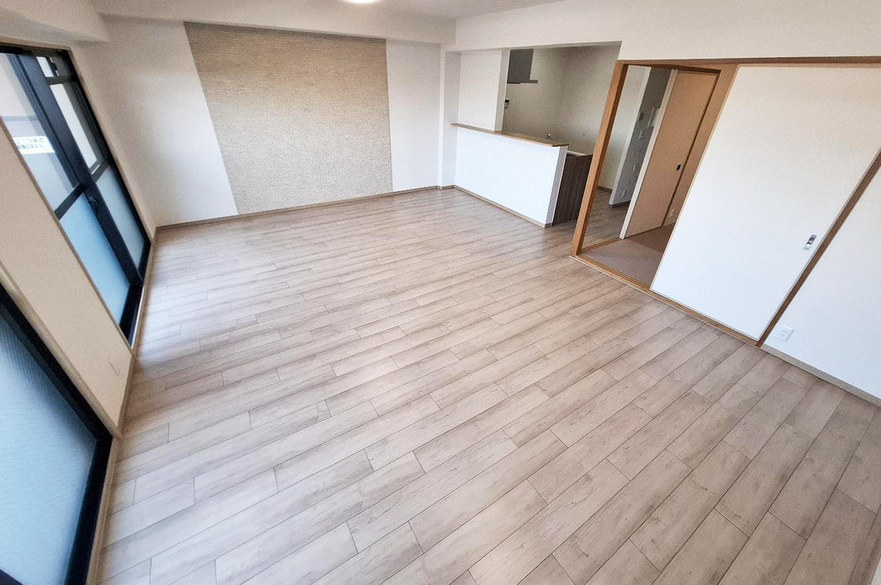 家族団らんにぴったりの広々とした約18.4帖のLDK。家具の配置もしやすいゆとりのスペースです。