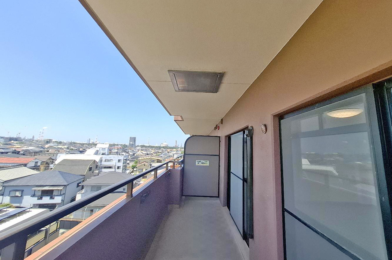 バルコニーは南西向きで日当り良好です。