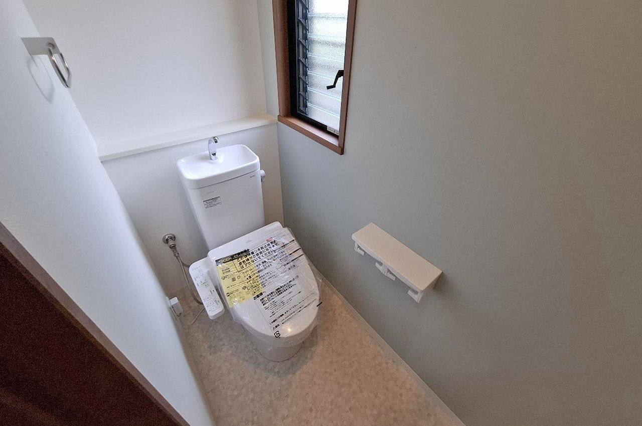 1階トイレ。フルリフォームでリニューアルしました。