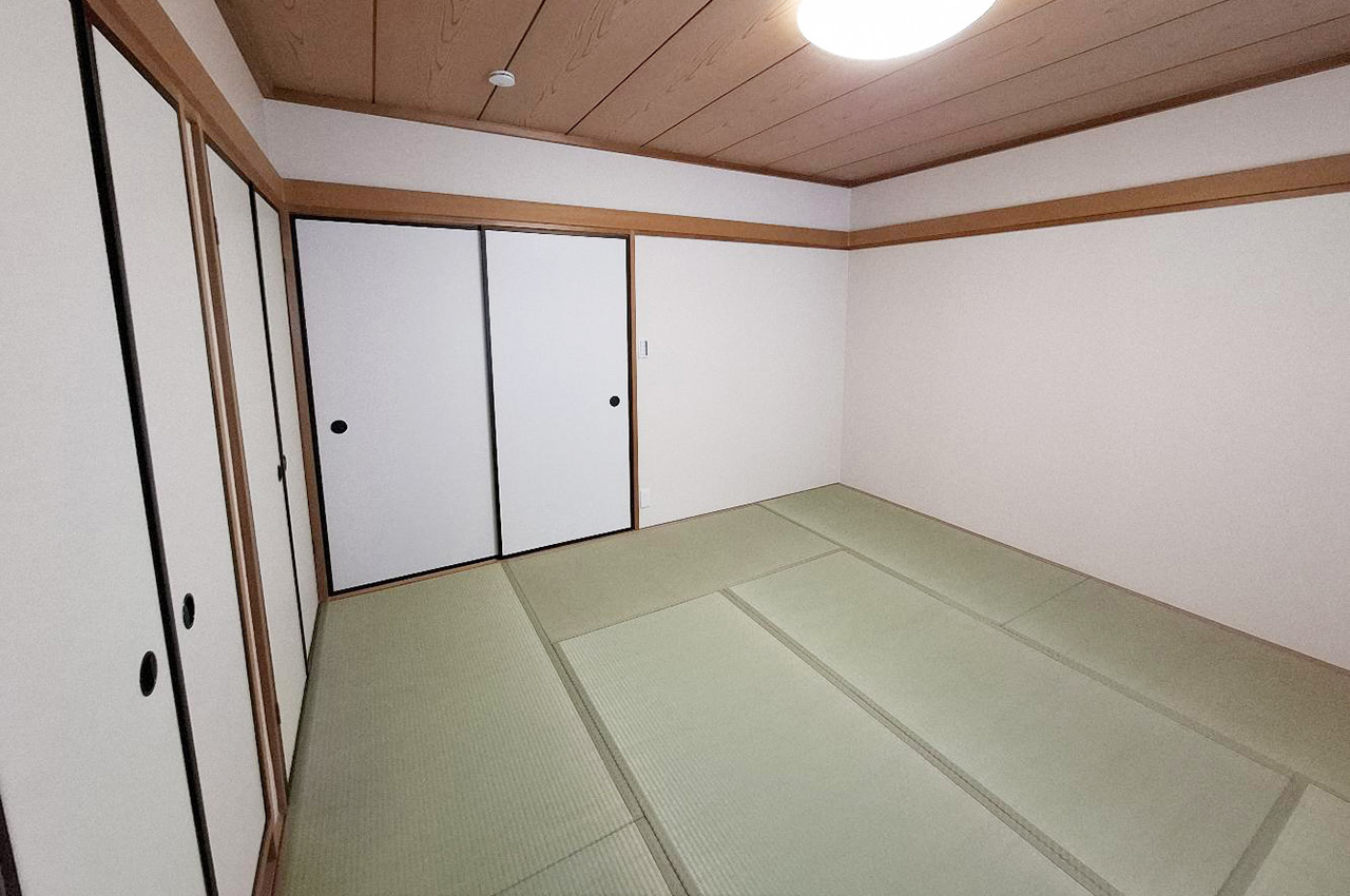 きれいに生まれ変わった和室は、和の心を感じる凛とした空間です。