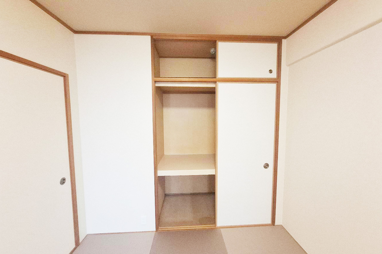和室は押入れ付きで収納力があり布団や季節物の片付けに便利。生活スペースを広く活用できる設計です。