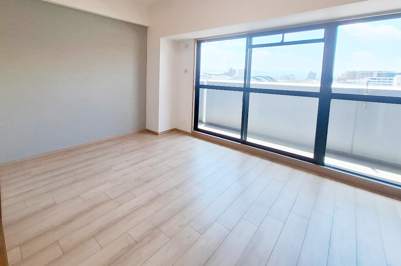 LDK:南西向きワイドサッシから光が広がる明るく開放的な空間。毎日の暮らしを快適に彩ります。