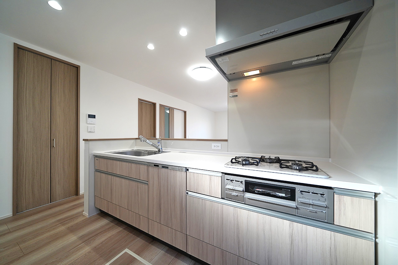 キッチン：食洗機付きシステムキッチン