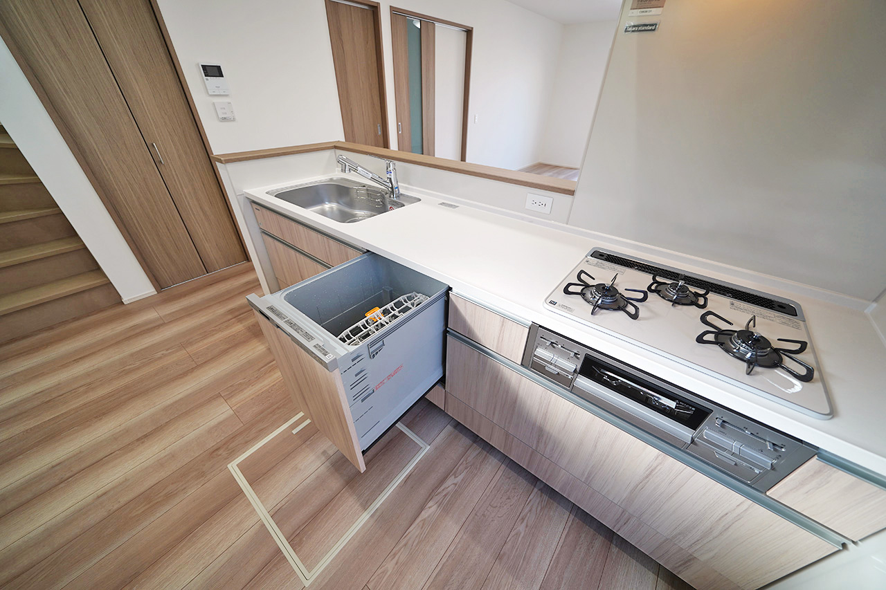 キッチン：節水や家事の時短にもなる食洗機付きのキッチン。