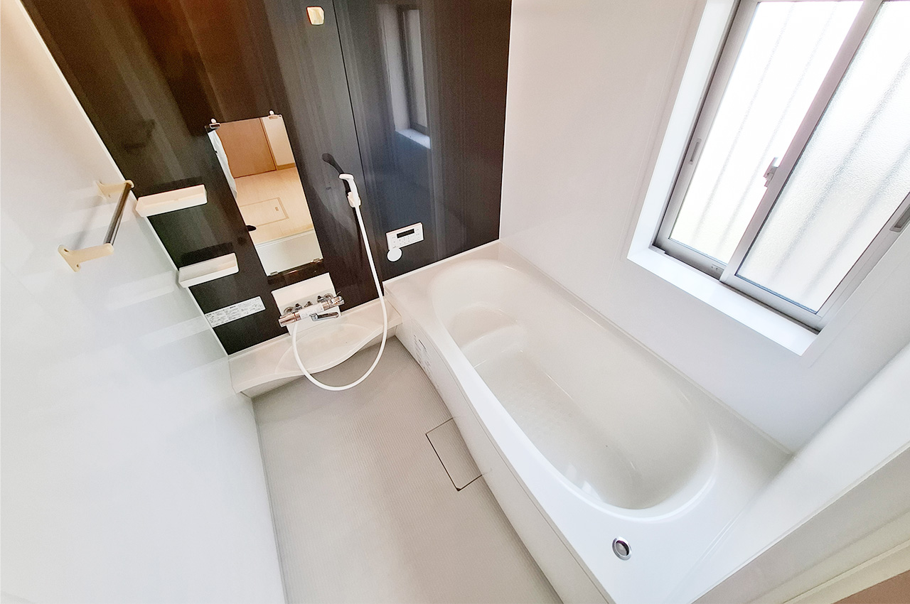 バスルーム：シャワーホース・シャワーヘッド新調済み。