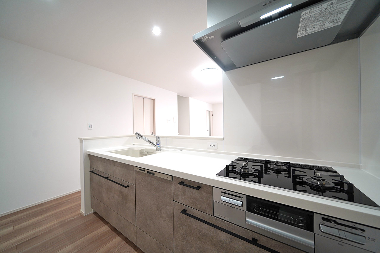 キッチン：食洗機付きシステムキッチン