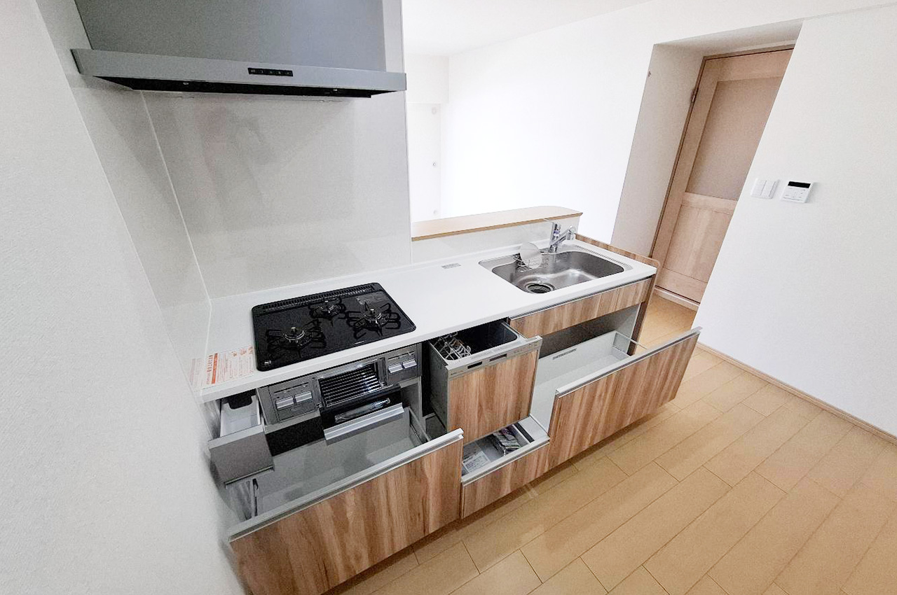 キッチン:収納力のあるスライドタイプです。