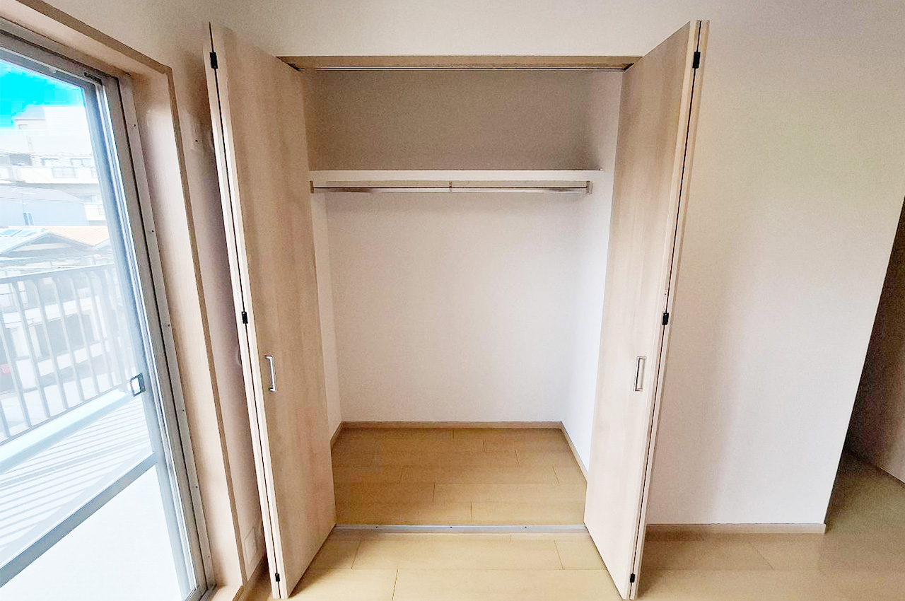 洋室③:新調済みのクローゼット付き。