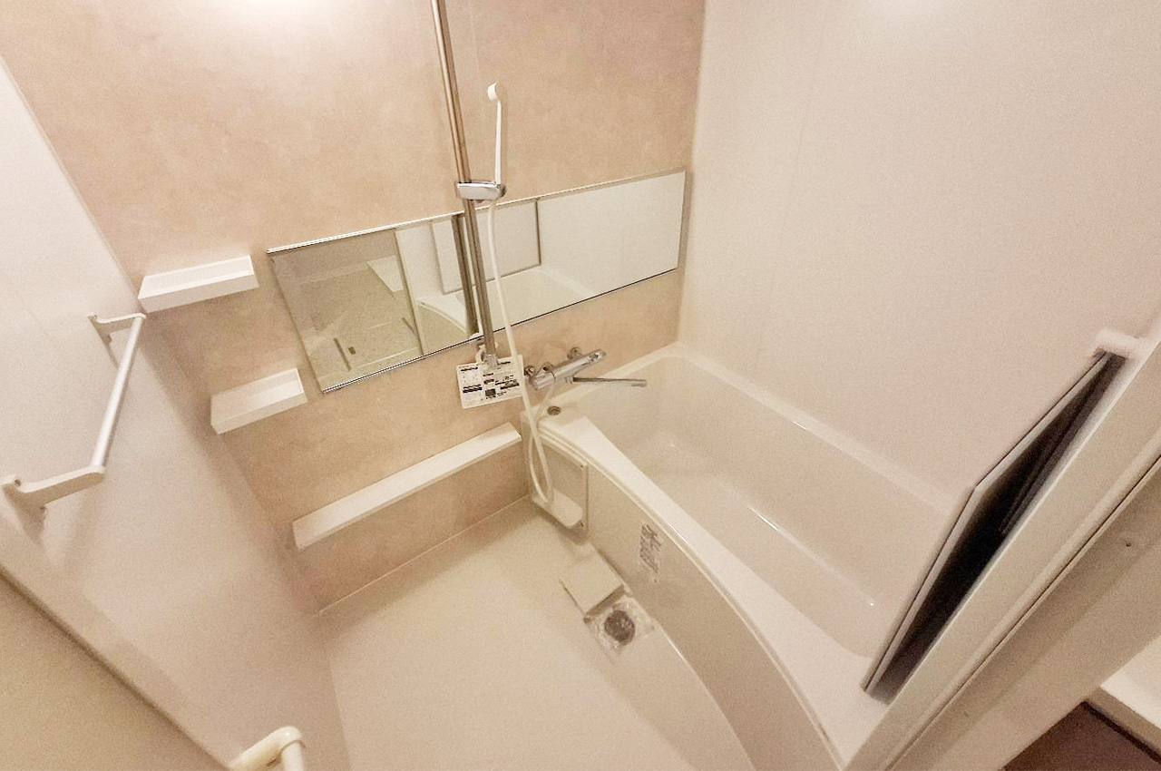 バスルーム:システムバスと浴室乾燥機を新調済み。