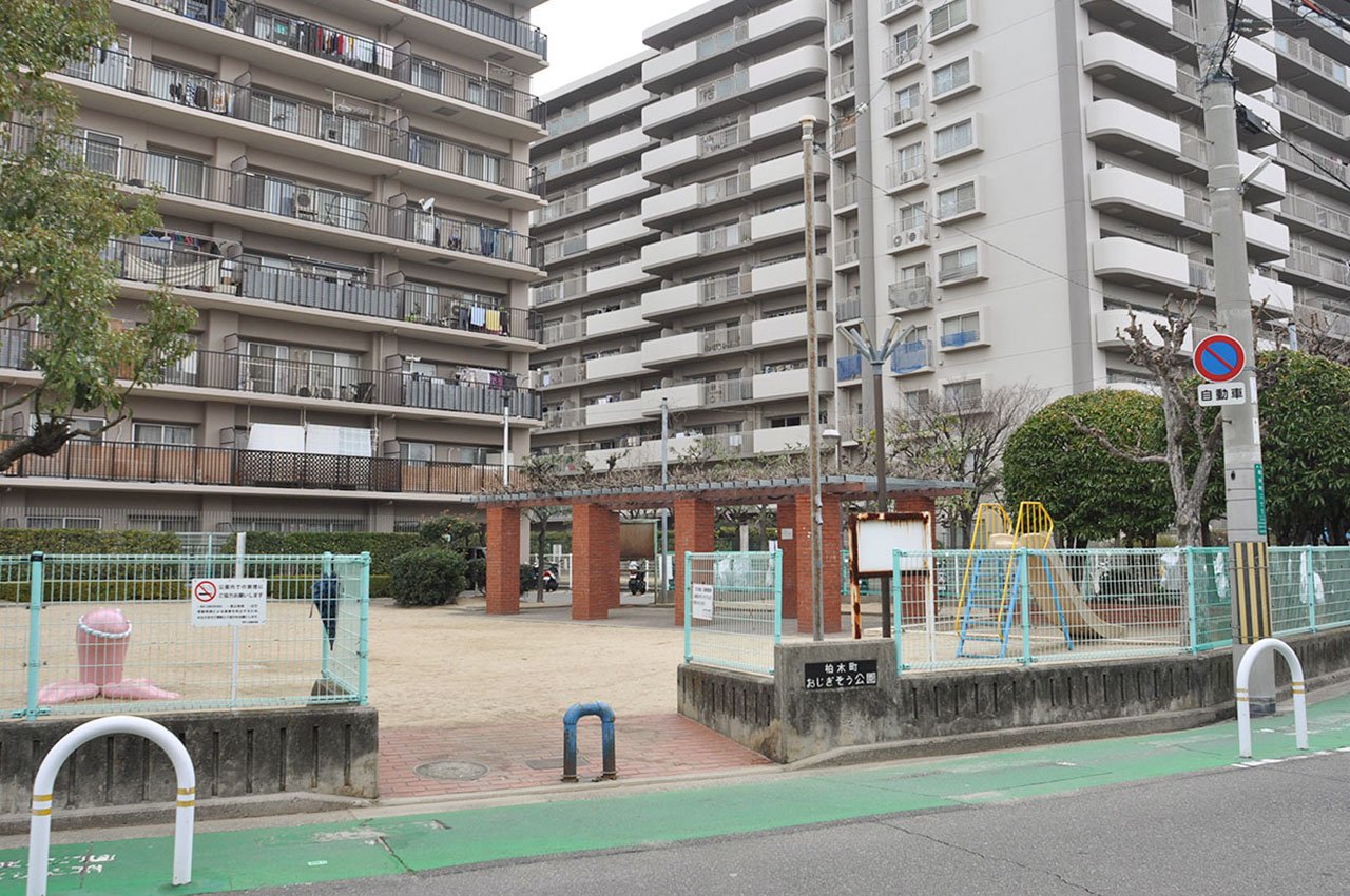 隣接公園(おじぎそう公園)