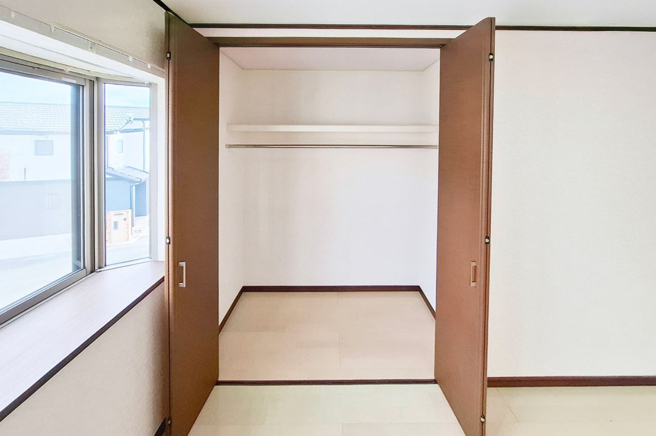洋室①:クローゼット