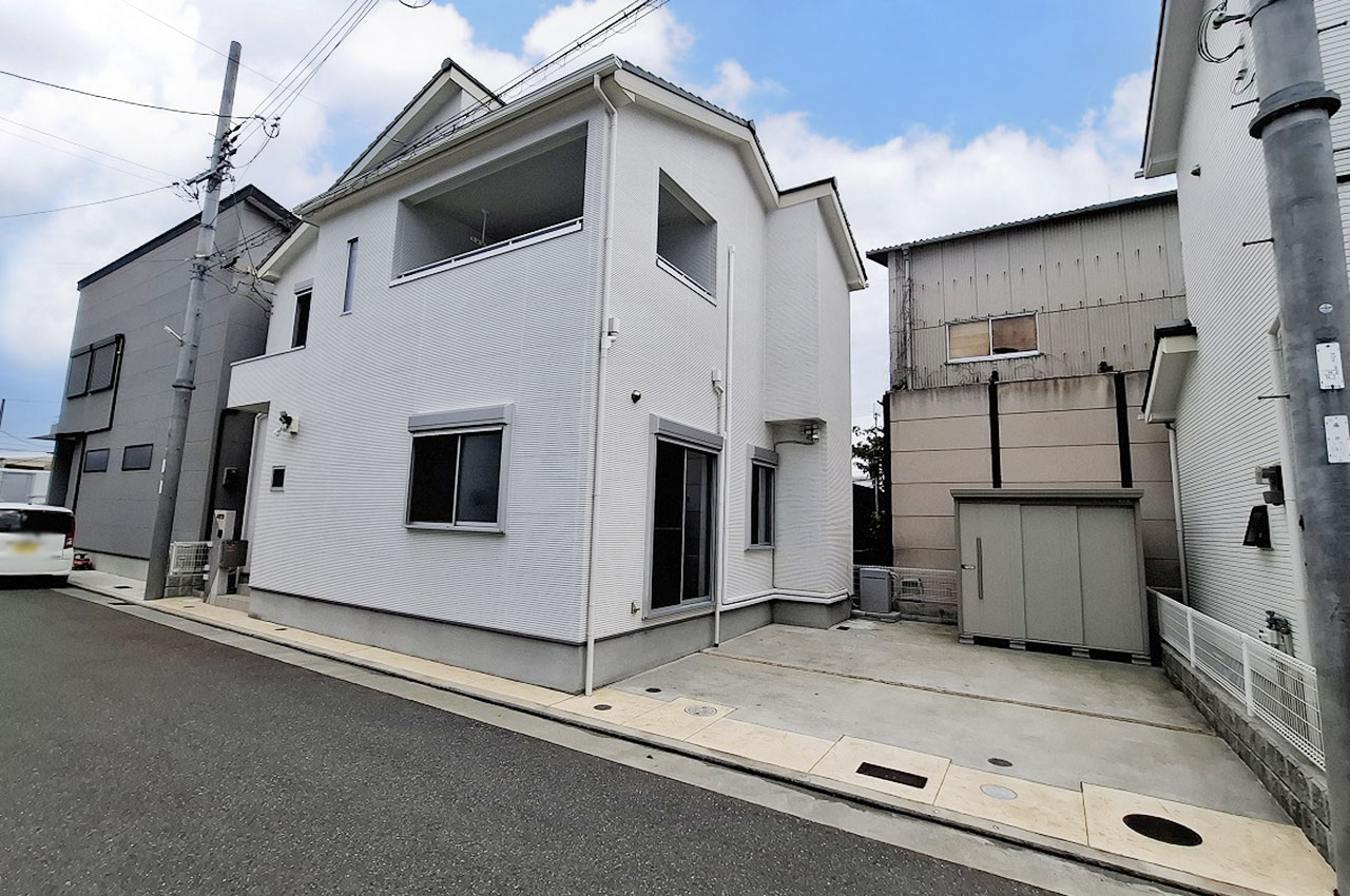 前面道路含む外観