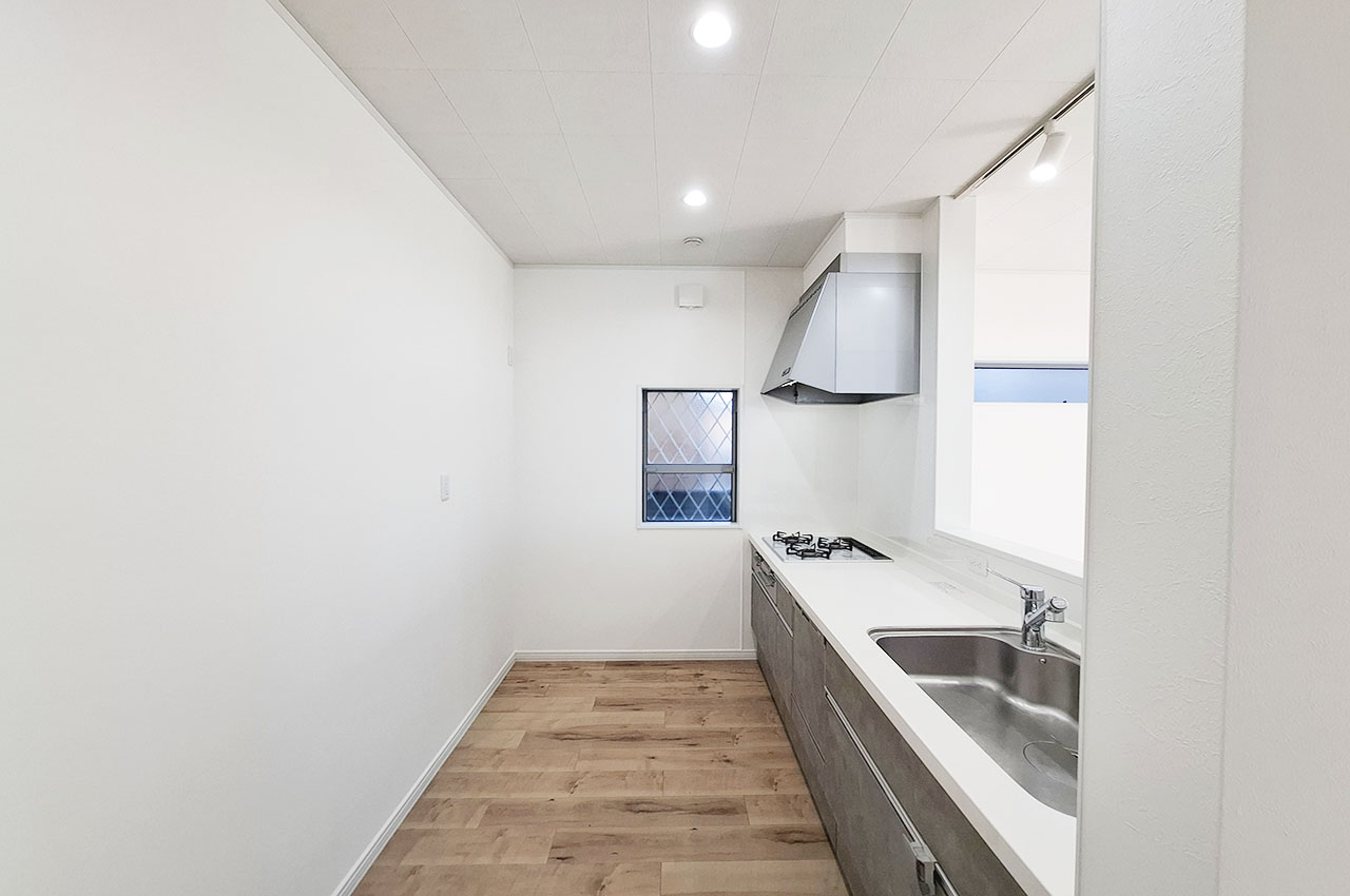 キッチン：ガスコンロを新調しピカピカです。