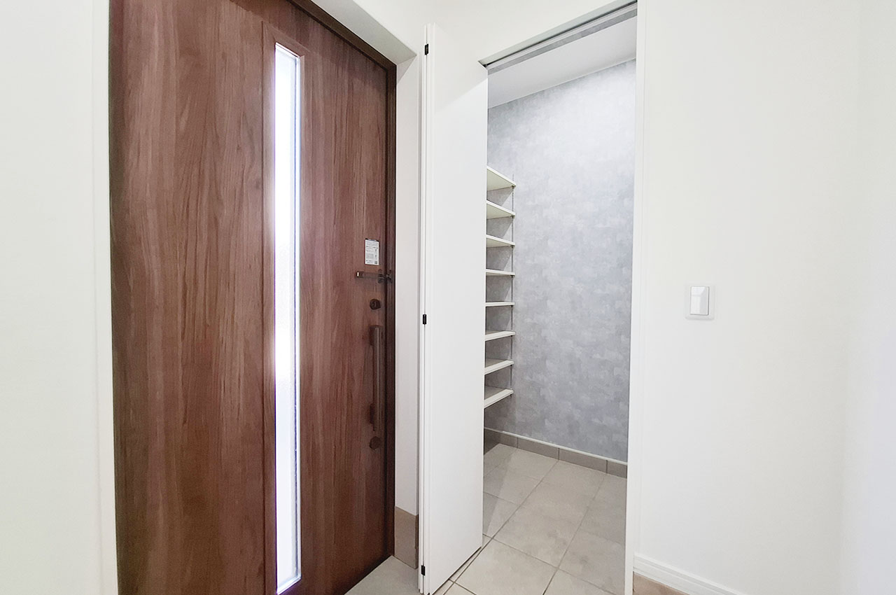 玄関：シューズクローク