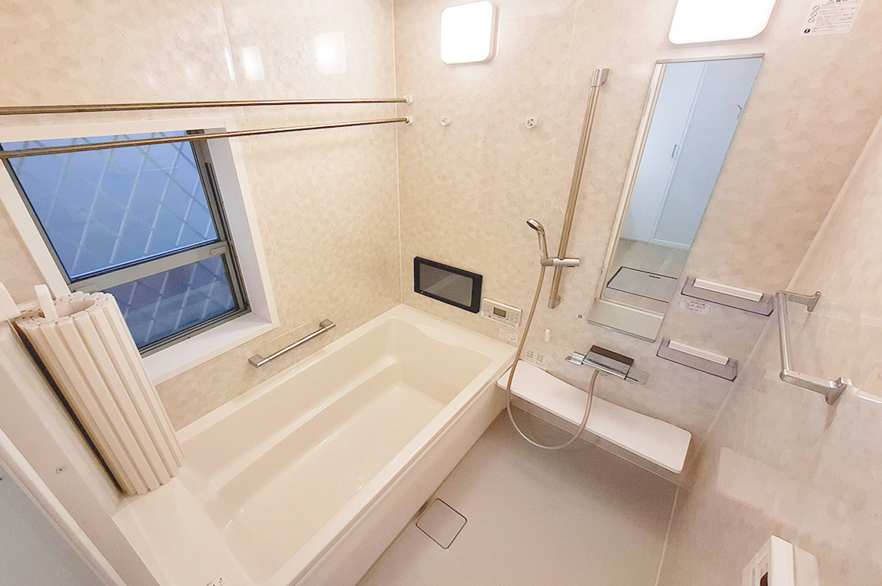 バスルーム：入浴しながら楽しめる浴室TVを完備。