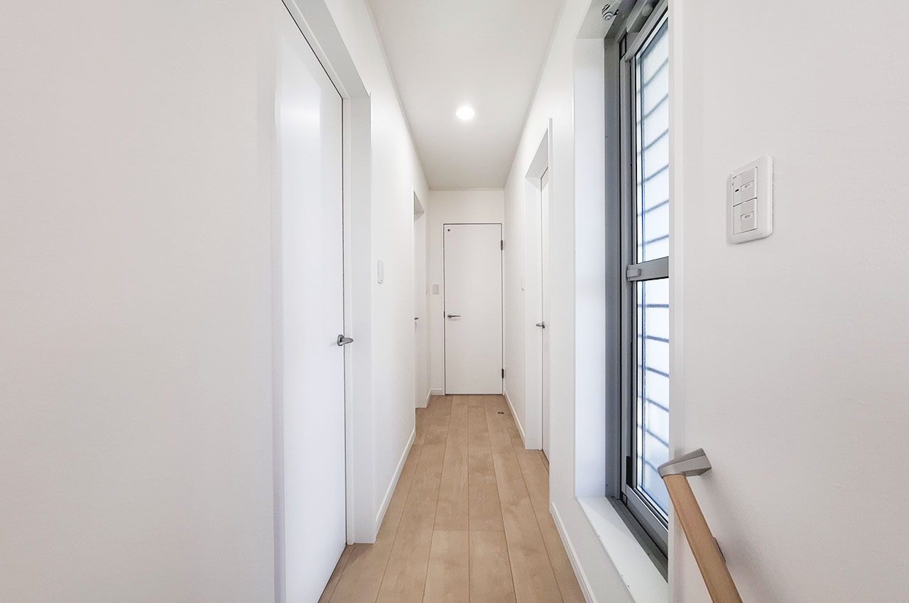 2Fホール：バルコニーへ出入り可能。