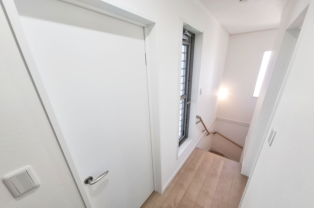 2Fホール：バルコニーへ出入り可能。