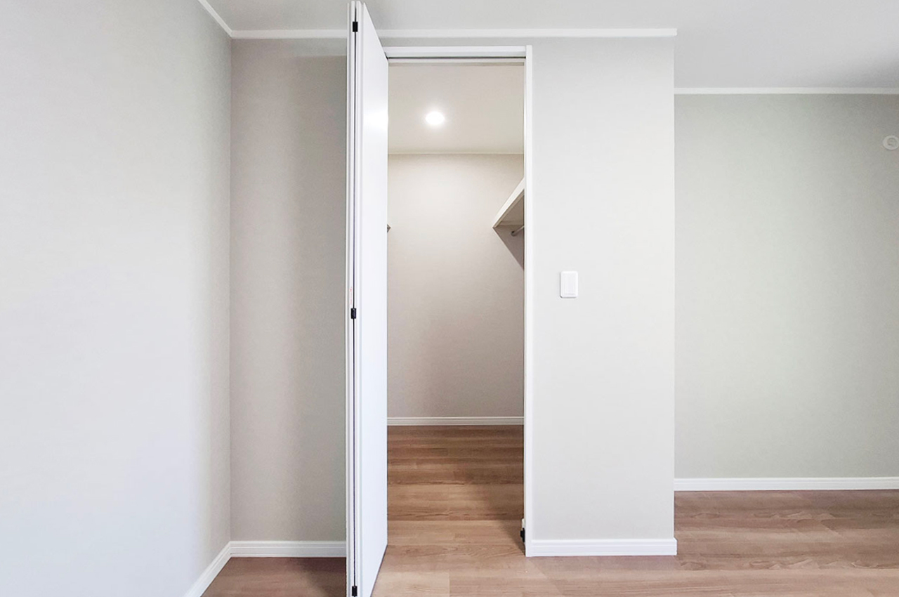 洋室①：ウォークインクローゼット