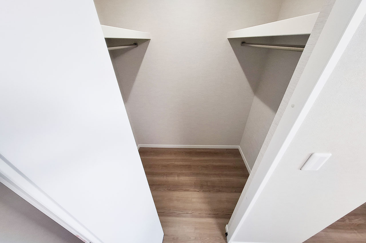 洋室①：ウォークインクローゼット