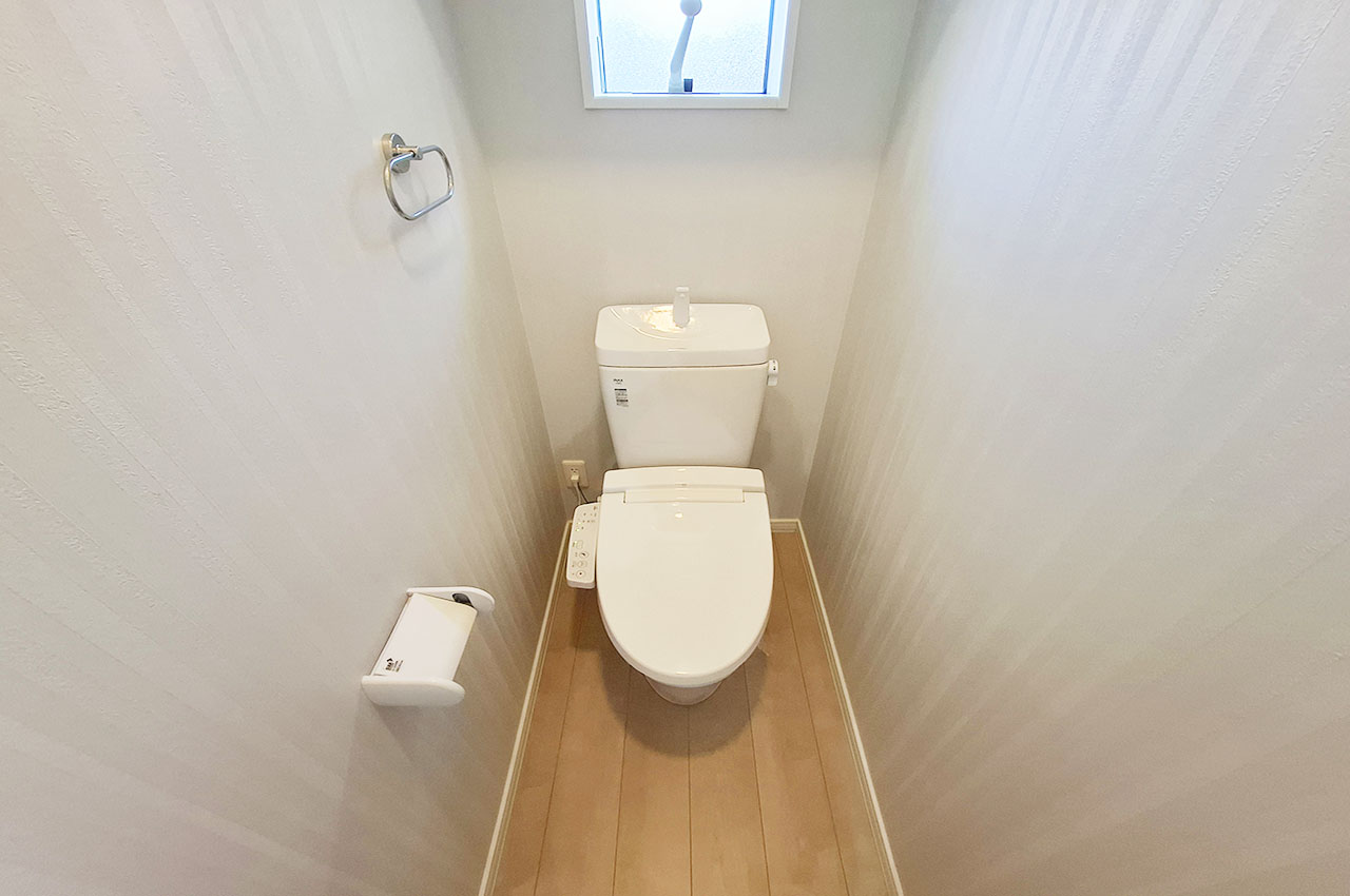 2Fトイレ：温水洗浄便座新調済みです。