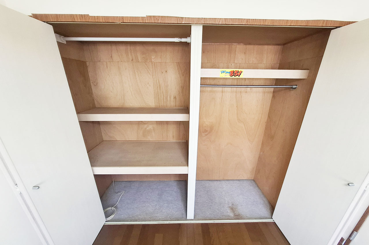 洋室②：物入＆クローゼット