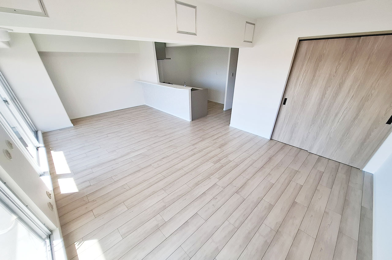 LDKは和室をリビングの一部にリノベーション。家族でゆったり過ごせる広々空間に生まれ変わりました。