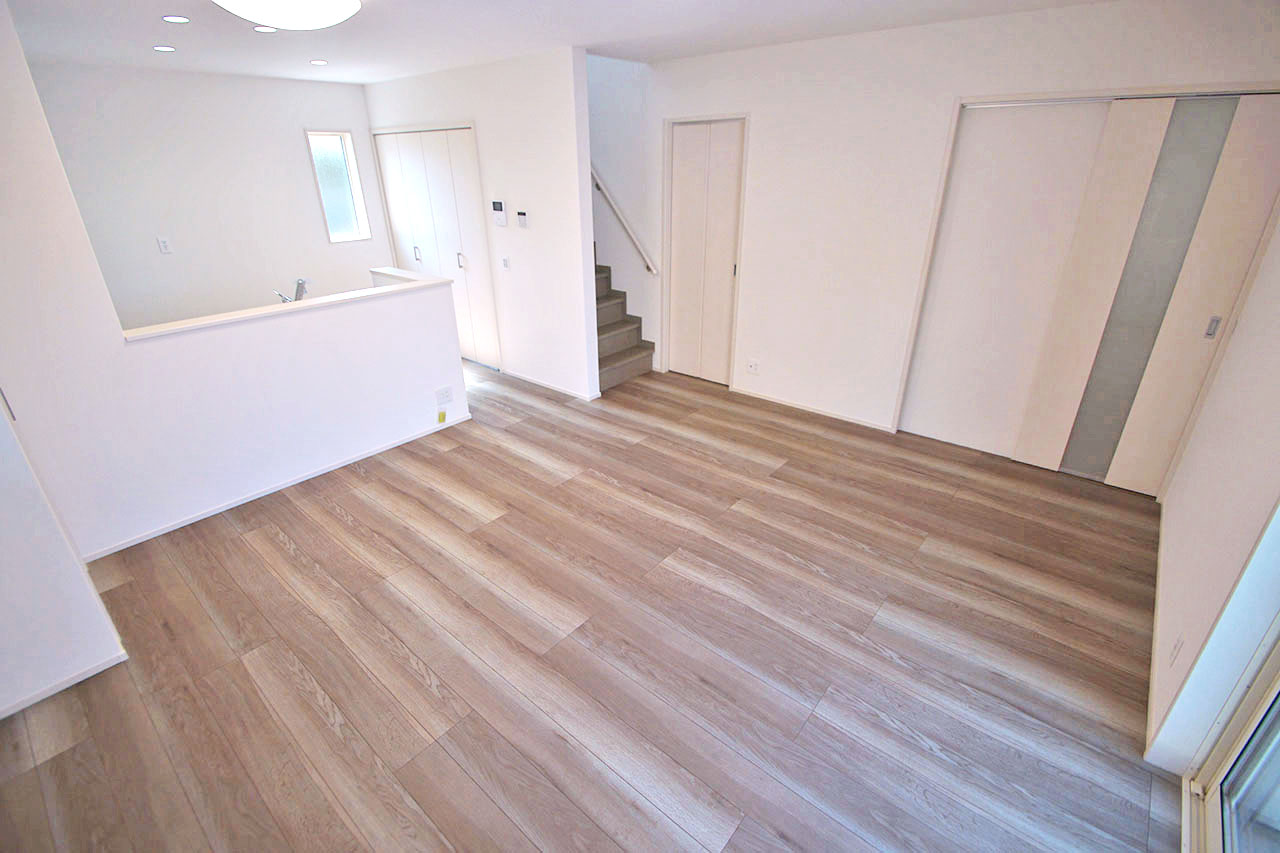 収納スペース充実のLDK。すっきりとした空間を保ちます。