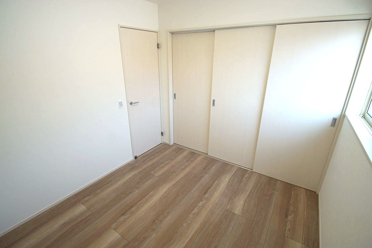 4.5帖の洋室（3）。こちらも子供部屋や書斎などにも使えるお部屋です。