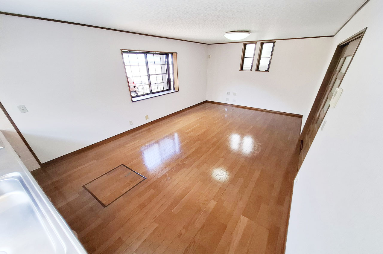 LDK：ダイニングセットやソファを置いてもゆとりある広さです。