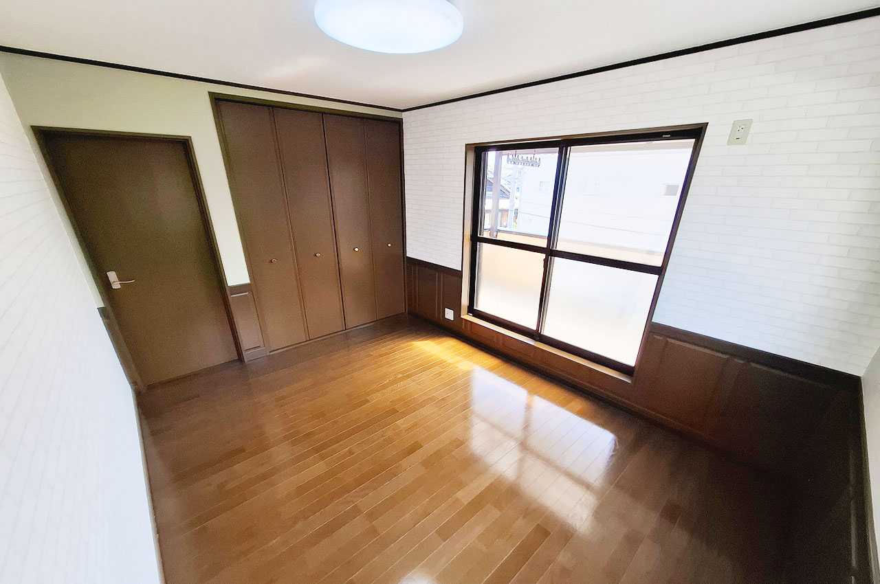 洋室③：書斎やリモートワーク部屋にも活用できる落ち着いた洋室です。