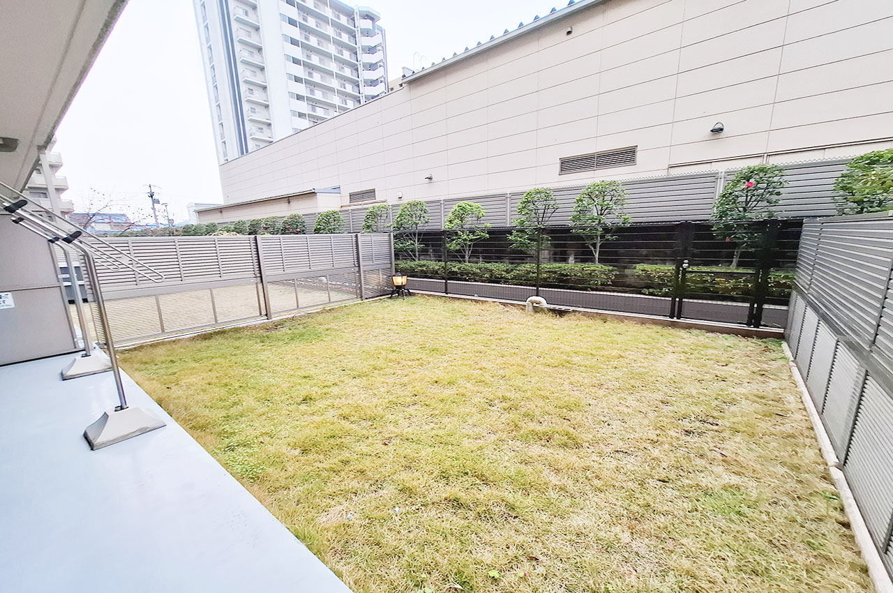 専用庭：開放感があり日当りの良いお庭。