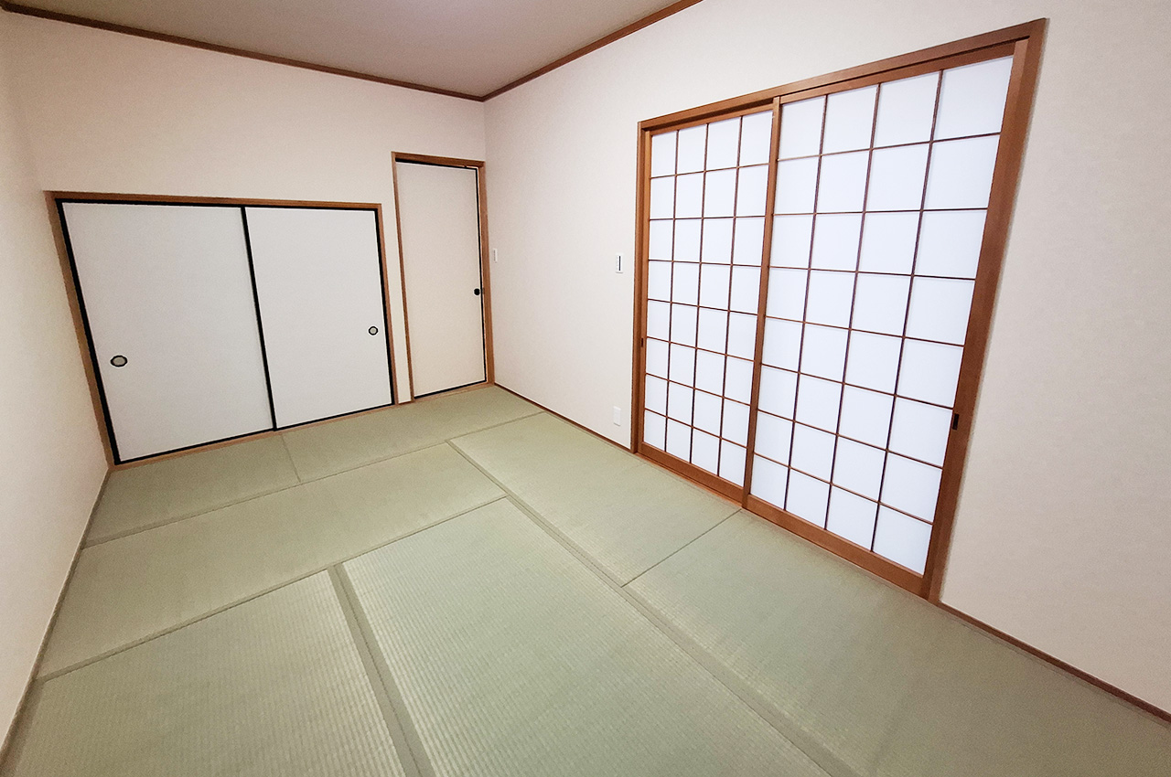 和室 約7.5帖 ：畳を新しくし、清潔感のあるお部屋に。