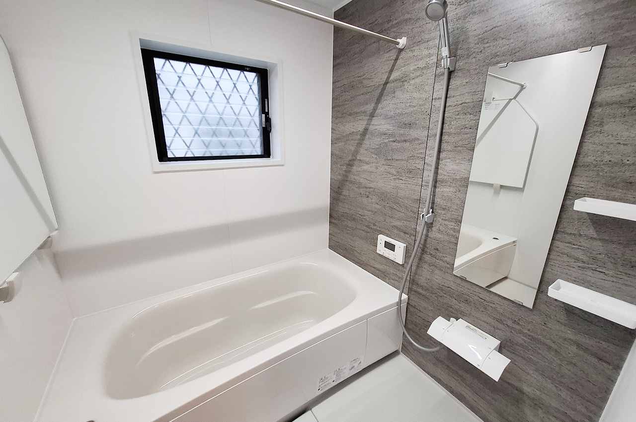 バスルーム：システムバスと浴室乾燥機を新調済み。リラックスタイムを気持ちよく過ごせます。