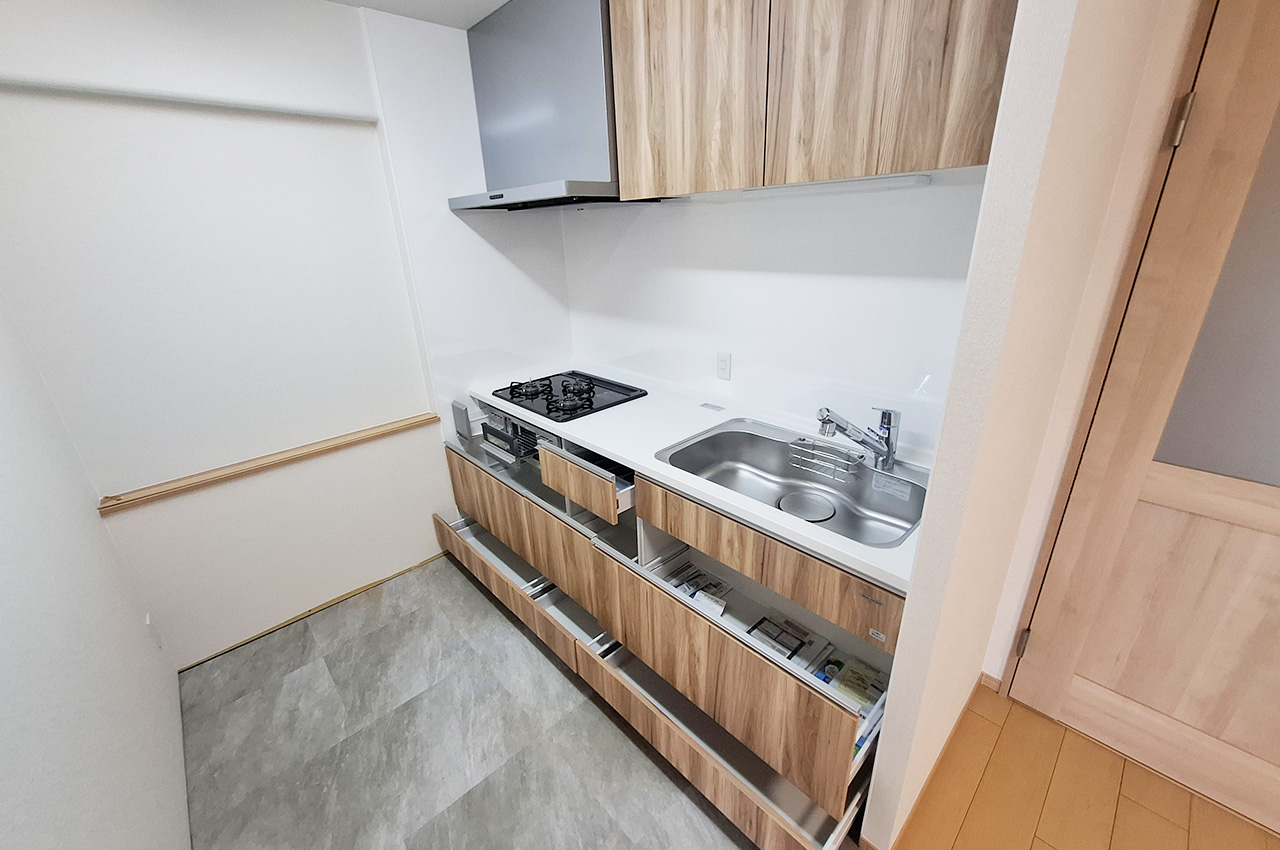 キッチン:上下に収納が充実した整理整頓しやすいキッチンです。