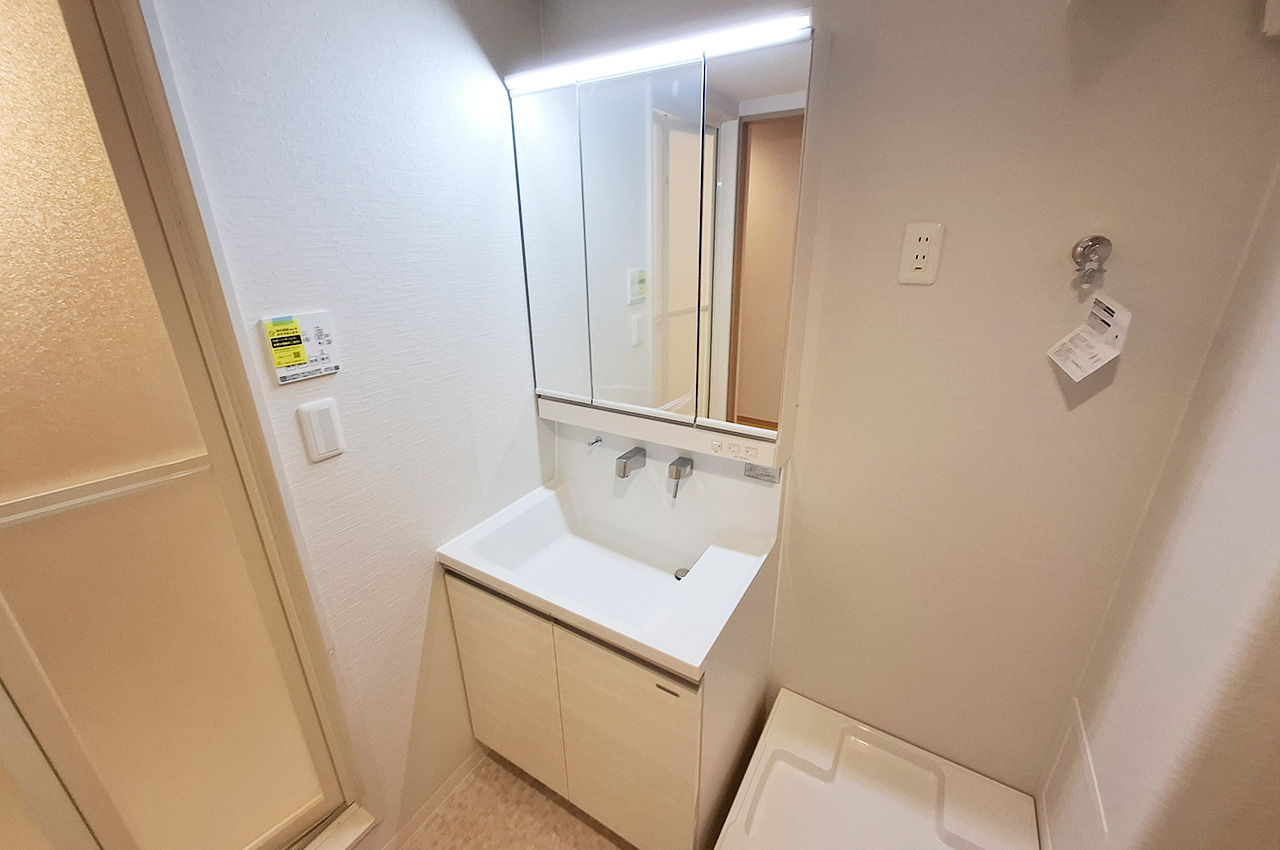 洗面室:洗面化粧台を新調済み。