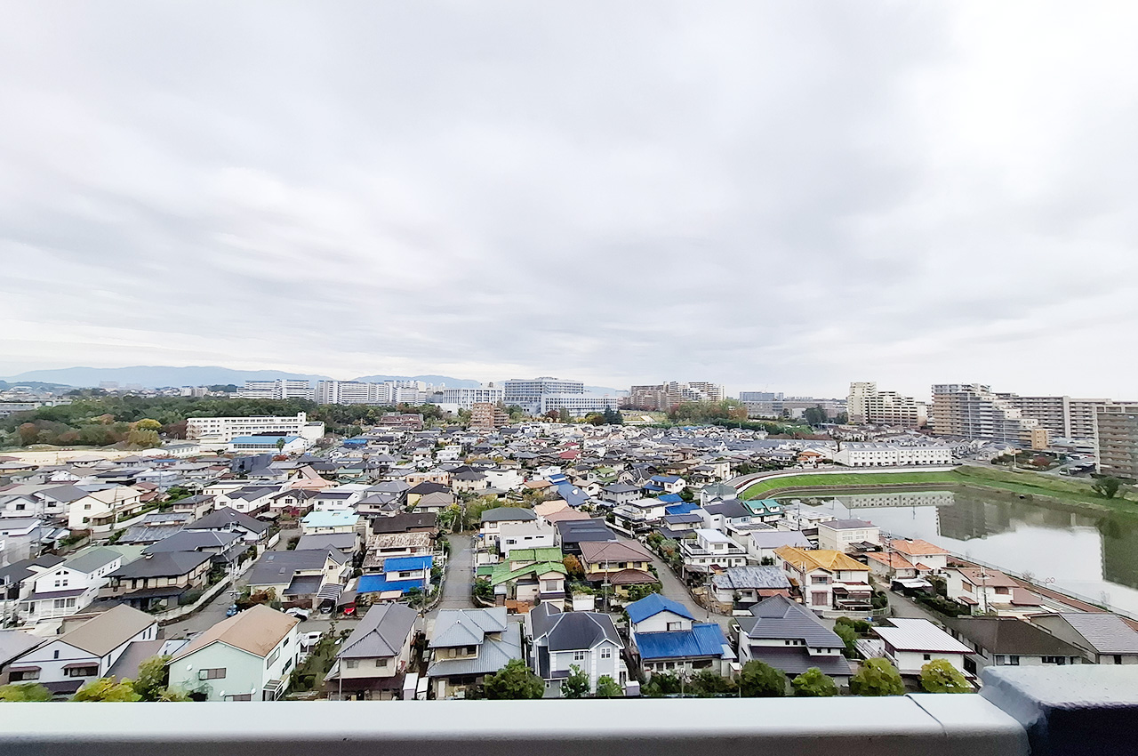 眺望:12階建て10階部分で眺望良好。