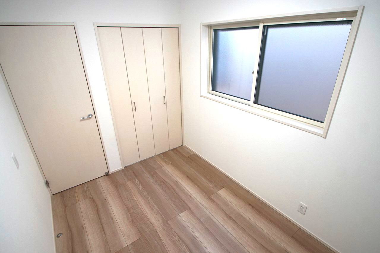 4.37帖の洋室（3）。子供部屋や書斎としても使えます。