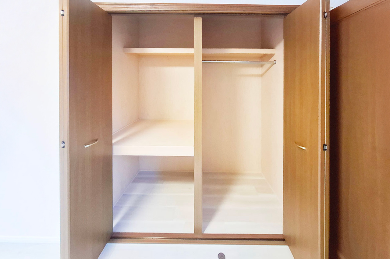 洋室①クローゼット＆物入