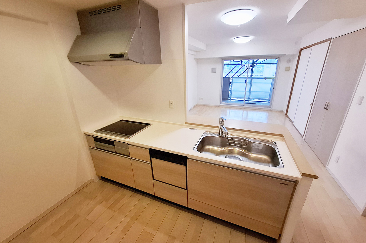 キッチン:火を使わずお手入れも簡単なIHキッチン。さらに食洗機付きです。