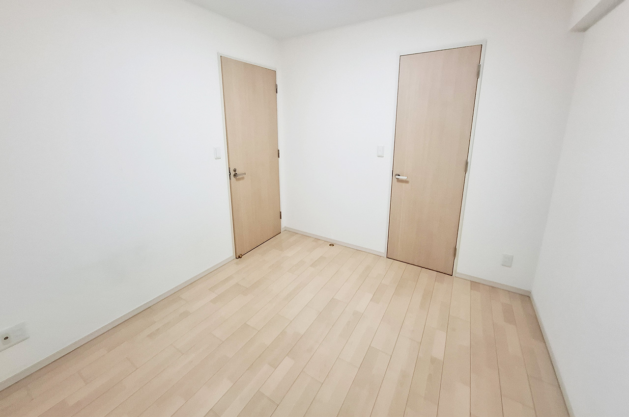 洋室①約6帖:ウォークインクローゼット付き。