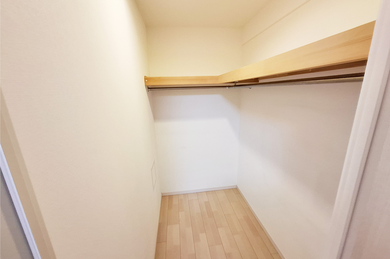ウォークインクローゼット:収納たっぷりでお部屋を広く使えます。