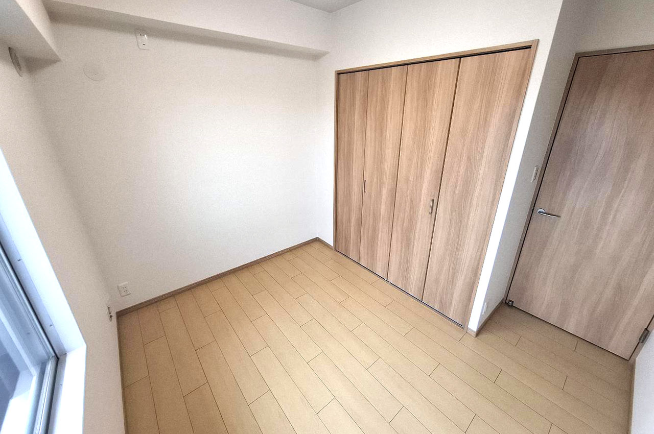 洋室約4.6帖。リフォームでピカピカに生まれ変わりました。