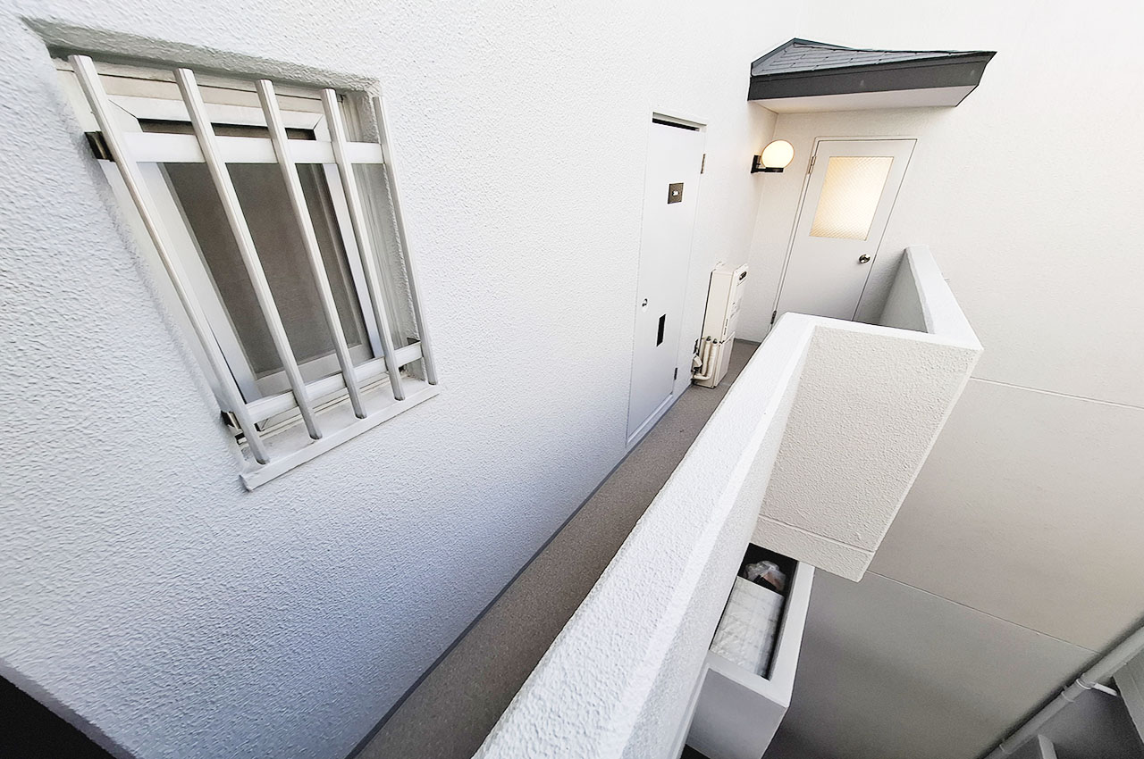 バルコニー：玄関・キッチン勝手口側