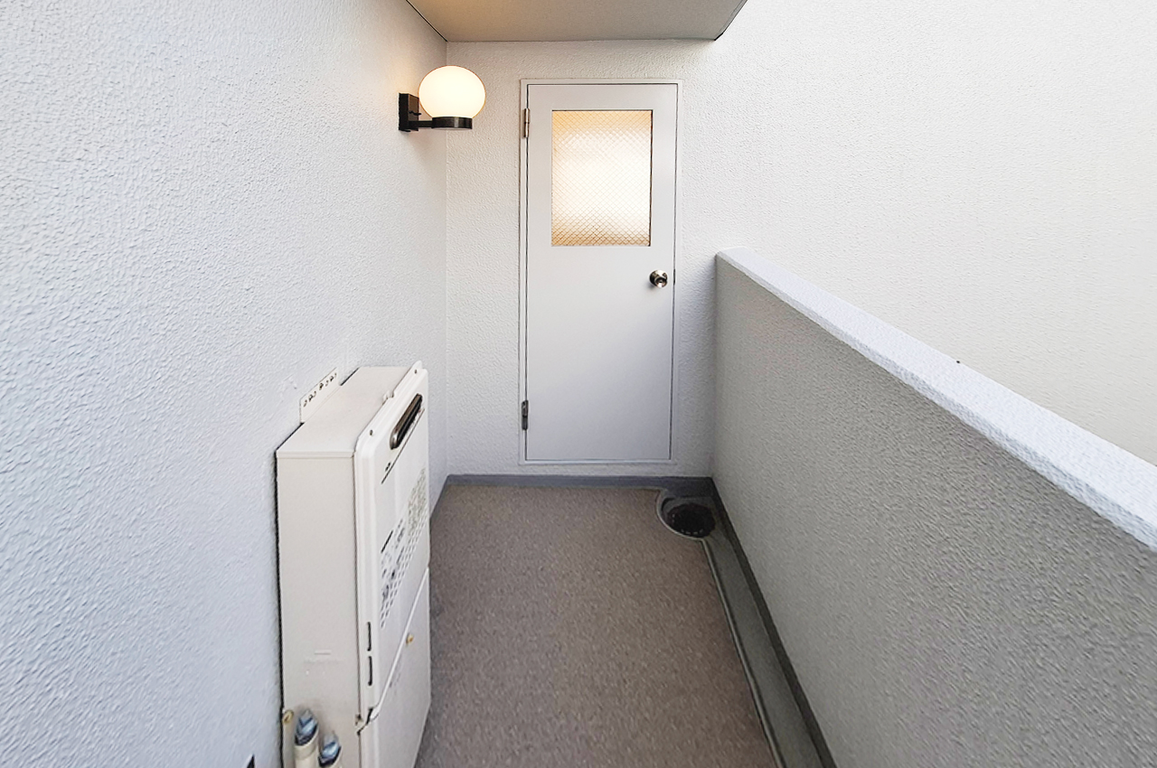 バルコニー：玄関側・キッチン勝手口側