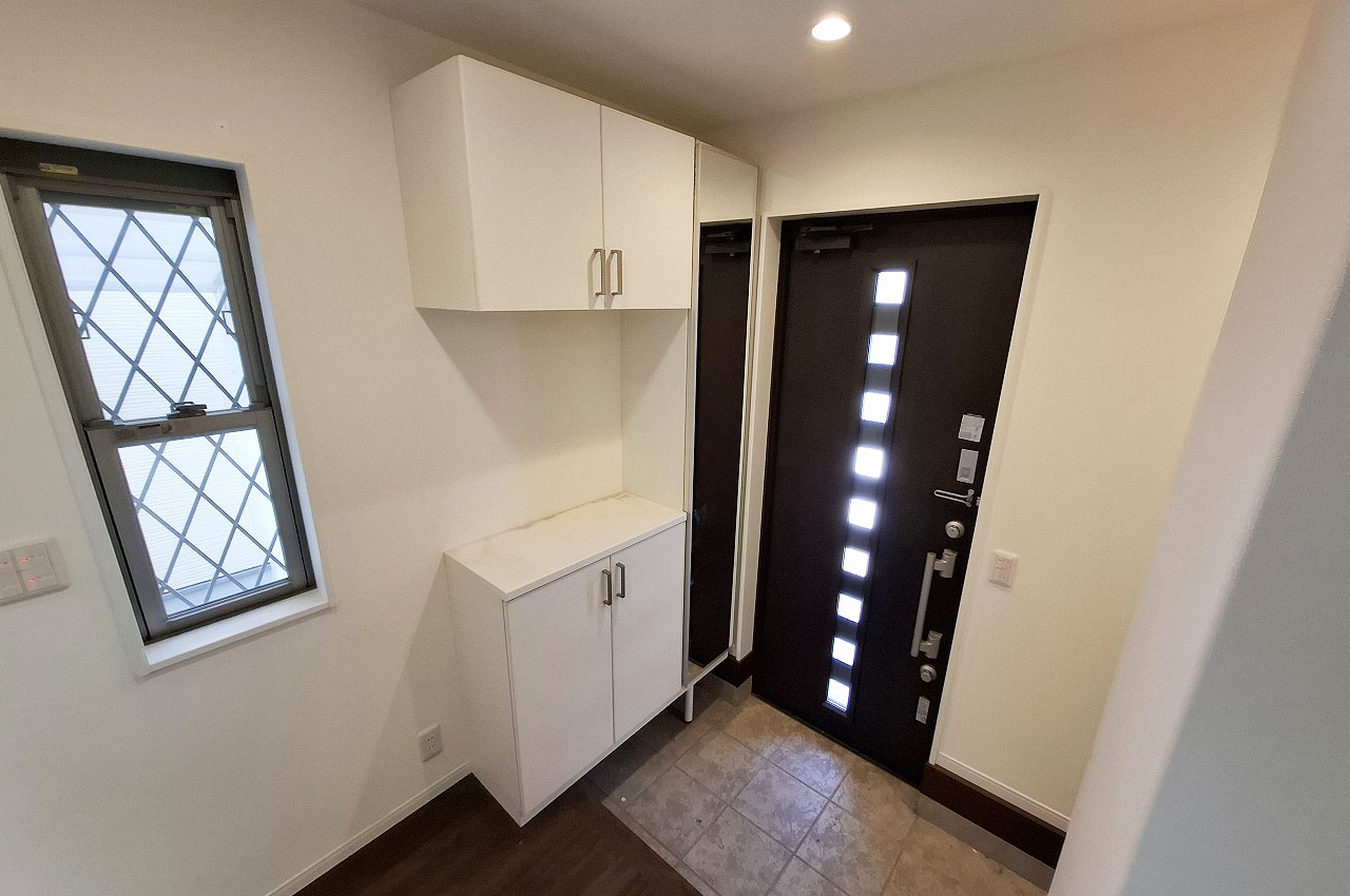 玄関（壁クロス貼替え予定）